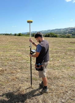 Team IMR al lavoro con strumentazione GPS in cantiere