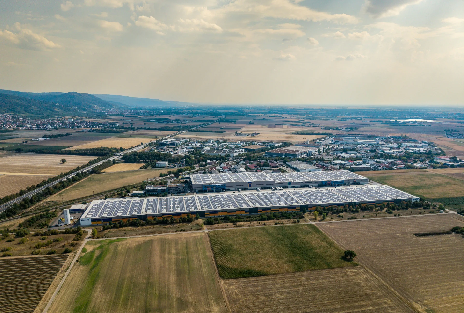 Impianto fotovoltaico su capannone industriale completato